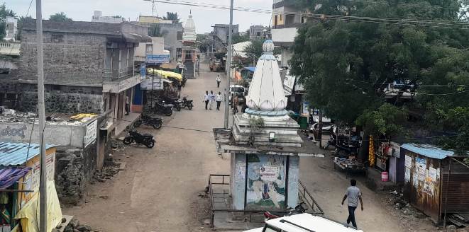 ಅಭಿವೃದ್ಧಿಯಾಗದೇ ನಿರ್ಲಕ್ಷ್ಯಕ್ಕೆ ಒಳಗಾಗಿರುವ ಹೊಸ ಧೂಳಖೇಡ ಗ್ರಾಮದಲ್ಲಿರುವ ವಿಶಾಲ ರಸ್ತೆ 