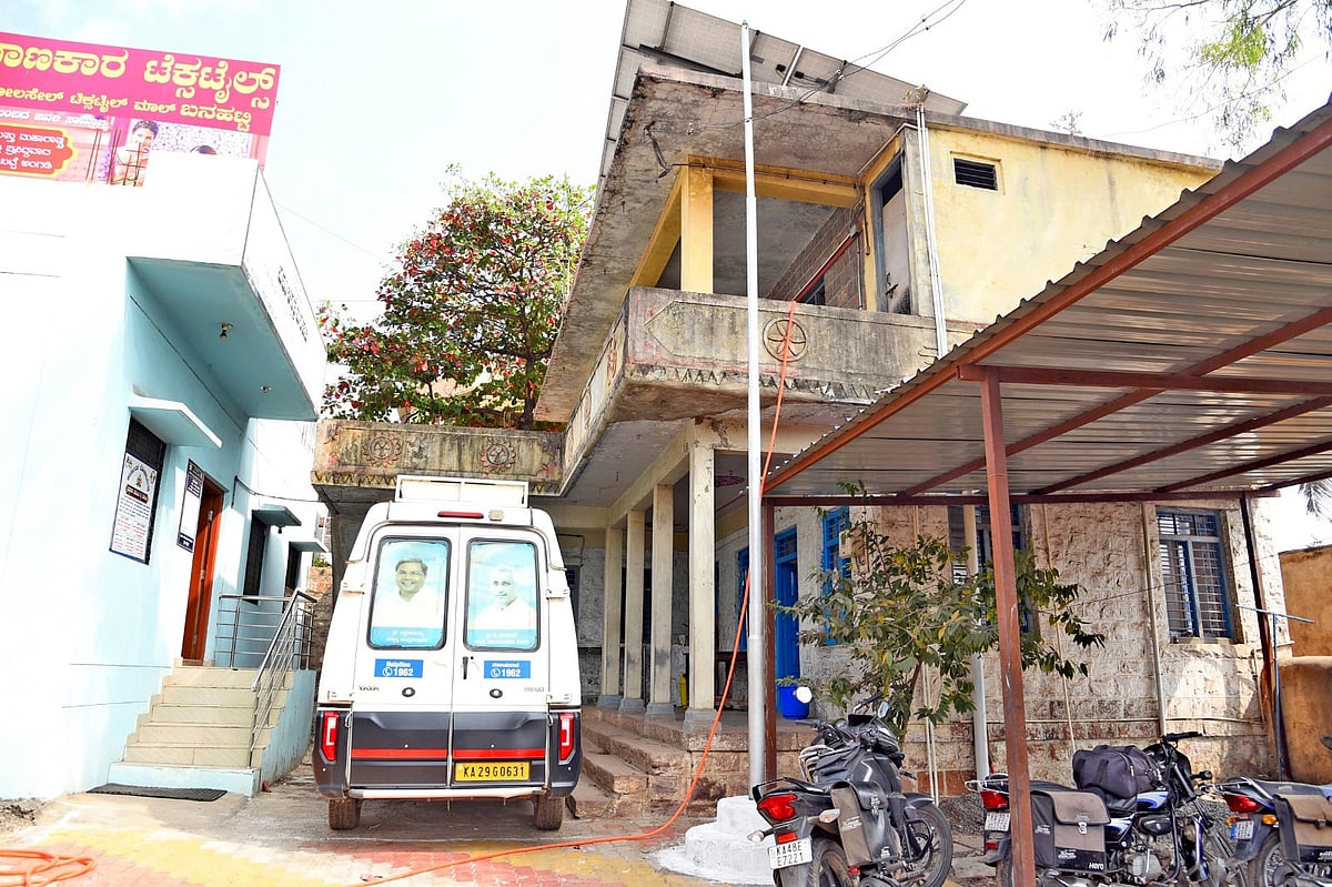 ರಬಕವಿ ಬನಹಟ್ಟಿ: ತಾಲ್ಲೂಕು ಪಶು ಆಸ್ಪತ್ರೆಗೆ ಮೂಲ ಸೌಲಭ್ಯ ಕೊರತೆ