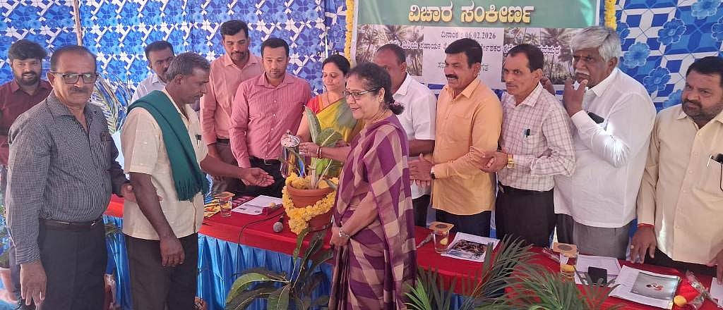 ಮಂಡ್ಯ: ಸಮಗ್ರ ಬೇಸಾಯದಿಂದ ಆರ್ಥಿಕ ಸುಧಾರಣೆ ಮಾಡಿಕೊಳ್ಳಲು ಸಲಹೆ