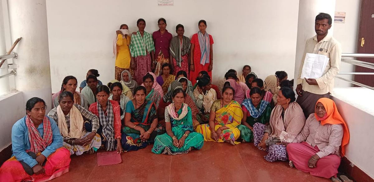 ಚಳ್ಳಕೆರೆ: ಕೆರೆ ಮಣ್ಣು ಅಕ್ರಮ ಸಾಗಣೆ ತಡೆಯಲು ಆಗ್ರಹ