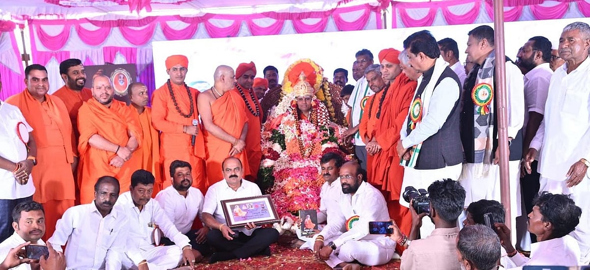 ಹೊಸದುರ್ಗ| ಭಗೀರಥ ಗುರುಪೀಠದ ಜಮೀನು ಸಮಸ್ಯೆಗೆ ಶೀಘ್ರ ಪರಿಹಾರ: ಸತೀಶ್ ಜಾರಕಿಹೊಳಿ