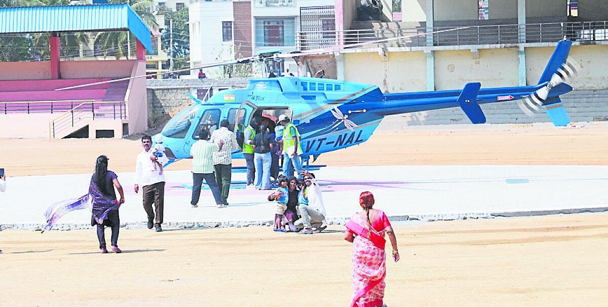 ಬಿಸಿಲೂರಿನಲ್ಲಿ ಹೆಲಿಕಾಪ್ಟರ್‌ ಸಂಚಾರದ ಸಂಭ್ರಮ
