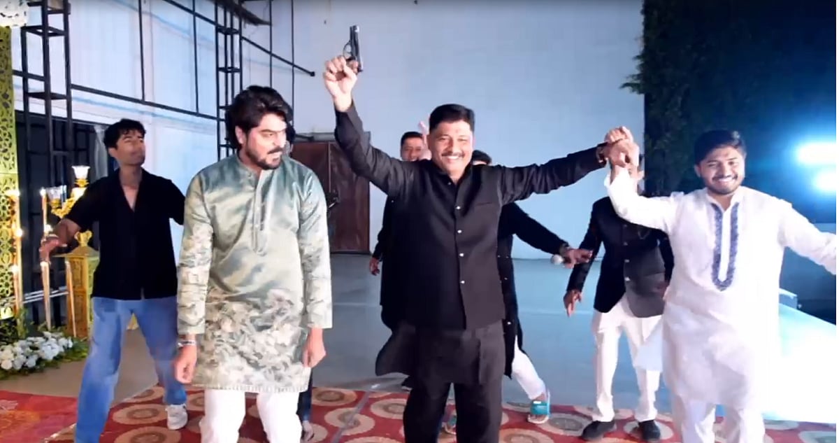 ಕಲಬುರಗಿ: ಪಿಸ್ತೂಲ್‌ ಹಿಡಿದು ಕಾಂಗ್ರೆಸ್‌ ಮುಖಂಡ ಡಾನ್ಸ್‌!