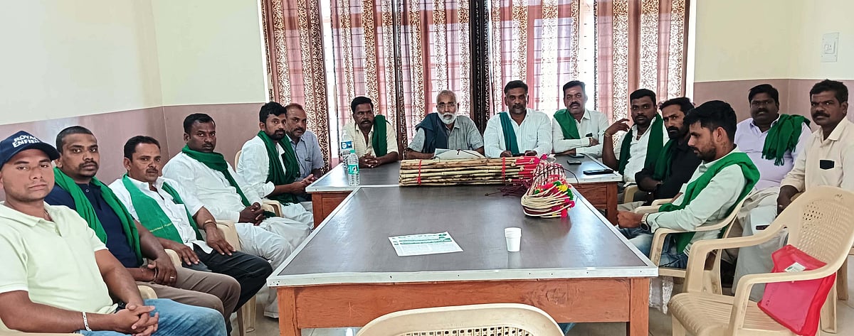 ಪ್ರೊ.ಎಂ.ಡಿ.ಎನ್‌ ಜನ್ಮದಿನ: ಬಾರುಕೋಲು ಹಿಡಿದು ರೈತರ ಶಕ್ತಿ ಪ್ರದರ್ಶನ