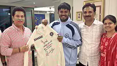 Video| U-19 ವಿಶ್ವಕಪ್ ಗೆಲುವು: ಸಚಿನ್‌ರಿಂದ ವಿಶೇಷ ಉಡುಗೊರೆ ಸ್ವೀಕರಿಸಿದ ಆಯುಷ್