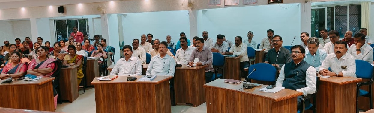 ಸಭೆಯಲ್ಲಿ ಪಾಲ್ಗೊಂಡಿದ್ದ ಪಿಯು ಕಾಲೇಜುಗಳ ಪ್ರಾಚಾರ್ಯರು