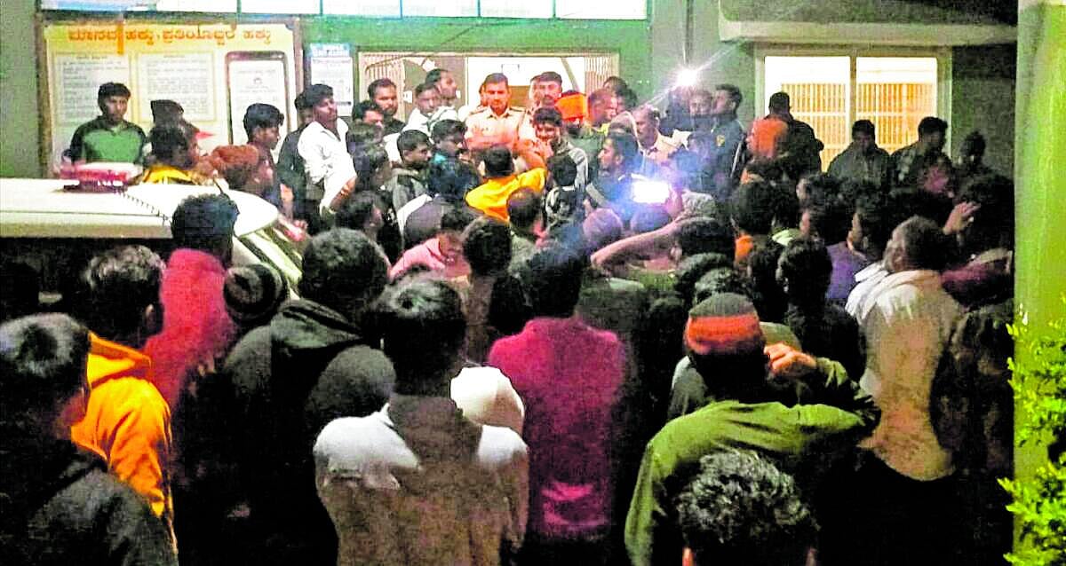 ಬೀದರ್‌: ಶ್ರೀರಾಮನ ಅವಹೇಳನ; ಠಾಣೆ ಎದುರು ಪ್ರತಿಭಟನೆ