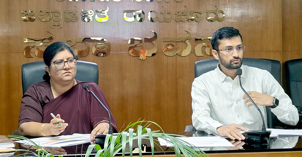 ದಾಖಲೆಗಳ ಡಿಜಿಟಲೀಕರಣಕ್ಕೆ ಒತ್ತು ಕೊಡಿ: ಪ್ರಾದೇಶಿಕ ಆಯುಕ್ತೆ ಜಹೀರಾ ನಸೀಮ್ ಸೂಚನೆ