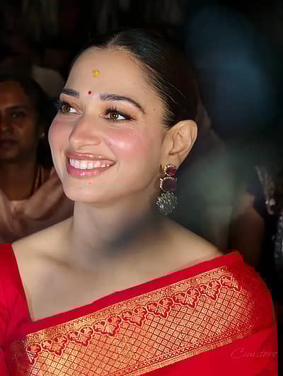 ‘ಇದು ಪರಿಪೂರ್ಣತೆ ಮತ್ತು ಸತ್ಯಗಳ ಸಂಗಮ. ಮಾರುಕಟ್ಟೆಯಲ್ಲಿ ಇದಕ್ಕೆ ಸಾಟಿಯಾದ ಇನ್ನೊಂದು ಸೋಪು ಇಲ್ಲ. ಇದಕ್ಕೆ ನನ್ನ ಹೃದಯದಲ್ಲಿ ವಿಶೇಷ ಸ್ಥಾನವಿದೆ’ ಎಂದು ತಮನ್ನಾ ಭಾಟಿಯಾ ಹೇಳಿದರು.