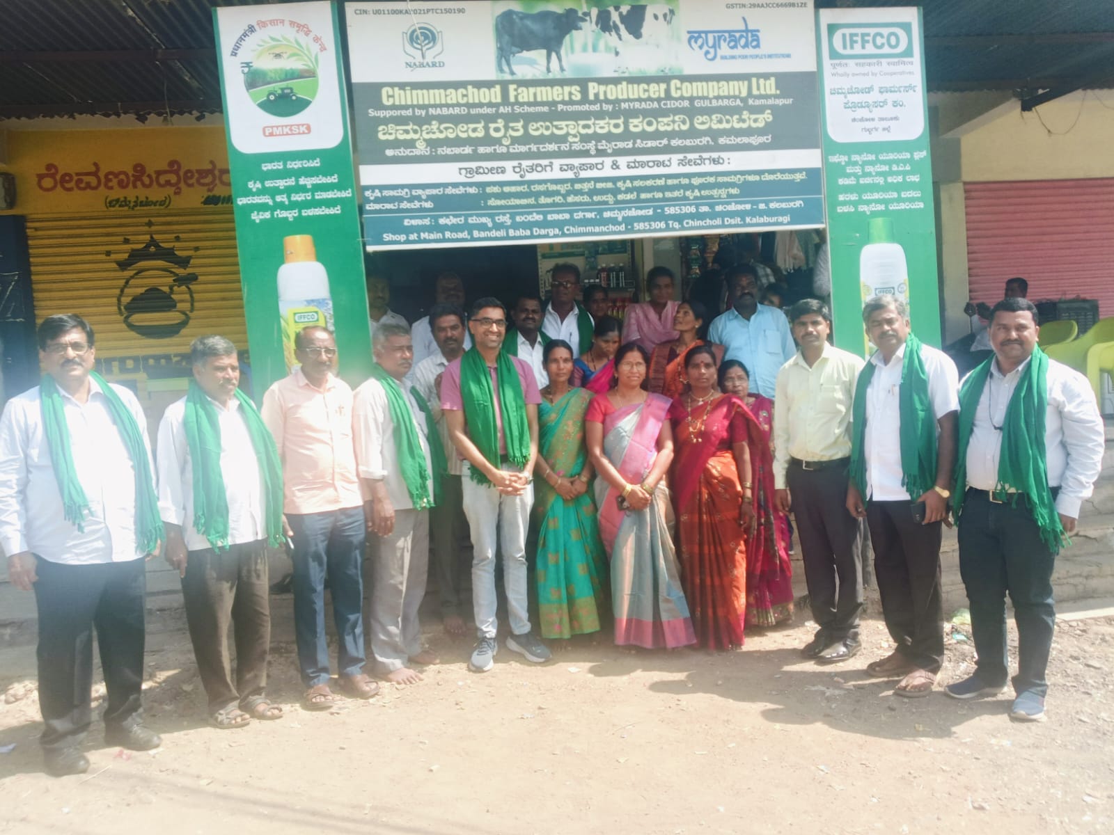 ಚಿಂಚೋಳಿ ತಾಲ್ಲೂಕು ಚಿಮ್ಮನಚೋಡ ರೈತ ಉತ್ಪಾದಕ ಕಂಪೆನಿಗೆ ವಾಲಮಾರ್ಟ ಫೌಂಡೇಷನ್ ಸಿಎಸ್ ಆರ್ ಮುಖ್ಯಸ್ಥ ನಿಶಾಂತ ಗುಪ್ತ ಮಂಗಳವಾರ ಭೇಟಿ‌ನೀಡಿದರು