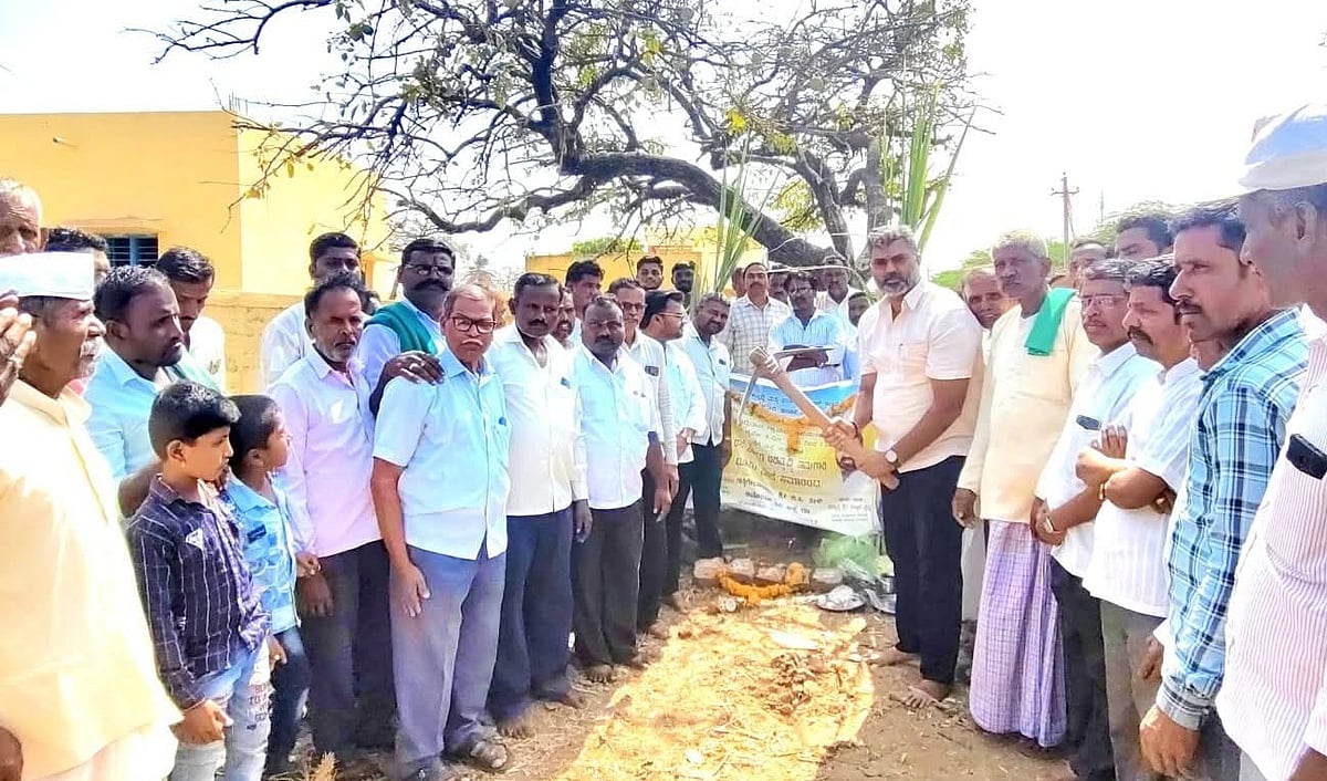 ಸತ್ತಿಗೇರಿ: ₹90 ಲಕ್ಷ ವೆಚ್ಚದ ಕಾಮಗಾರಿಗೆ ಶಾಸಕ ವಿಶ್ವಾಸ ವೈದ್ಯ ಚಾಲನೆ