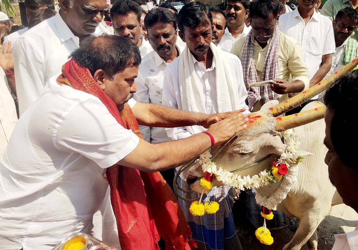 ಬಾಗೇಪಲ್ಲಿ: ಜೂಲಪಾಳ್ಯದಲ್ಲಿ ಪಶು ಆಸ್ಪತ್ರೆಗೆ ಚಾಲನೆ