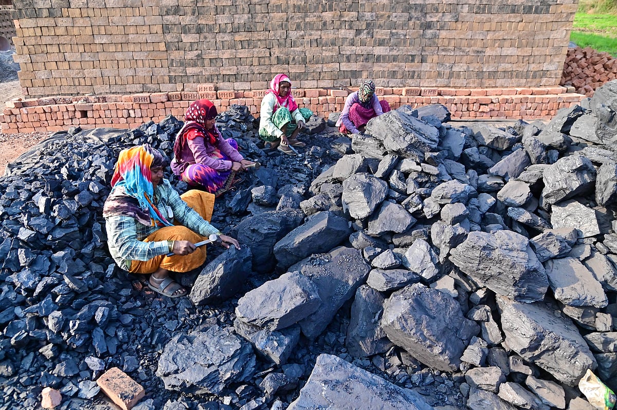 ಮೇಘಾಲಯದಲ್ಲಿ ಅಕ್ರಮ ಗಣಿಗಾರಿಕೆ: 17,000 ಮೆಟ್ರಿಕ್ ಟನ್ ಕಲ್ಲಿದ್ದಲು ವಶ