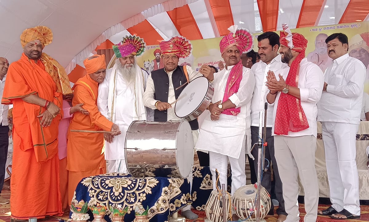 ಔರಾದ್: ಜಾನಪದ ಕಲಾ ವೈಭವ, ಆಕರ್ಷಕ ಮೆರವಣಿಗೆ