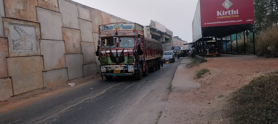ಅಂಬಲಪಾಡಿ ಬೈಪಾಸ್‌ನಲ್ಲಿ ಸರ್ವಿಸ್‌ ರಸ್ತೆ ಅಭಿವೃದ್ಧಿಗೆ ಒತ್ತಾಯ