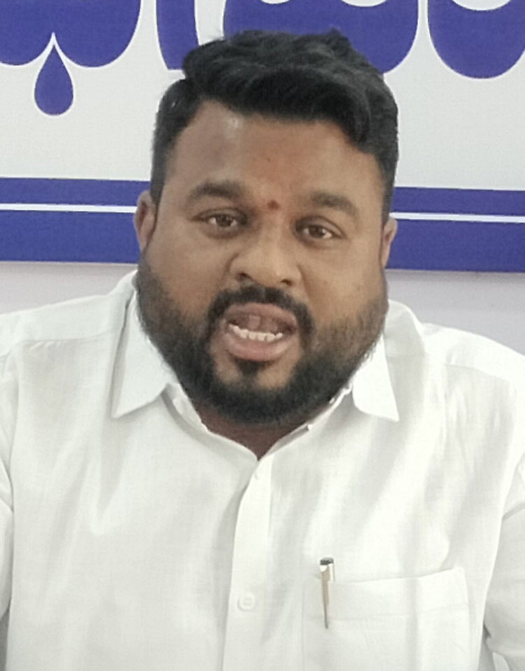 ಸಚಿವ ತಿಮ್ಮಾಪುರ ವಿರುದ್ಧದ ಆರೋಪ ಸುಳ್ಳು: ವೀರೇಶ ಉಪ್ಪಲದೊಡ್ಡಿ