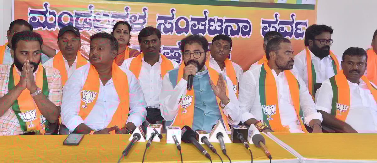 ಕಾಂಗೆಸ್ಸಿಗರಿಂದ ನಗರ ‌ನಕ್ಸಲರ ರೀತಿ ವರ್ತನೆ: ಛಲವಾದಿ ನಾರಾಯಣಸ್ವಾಮಿ