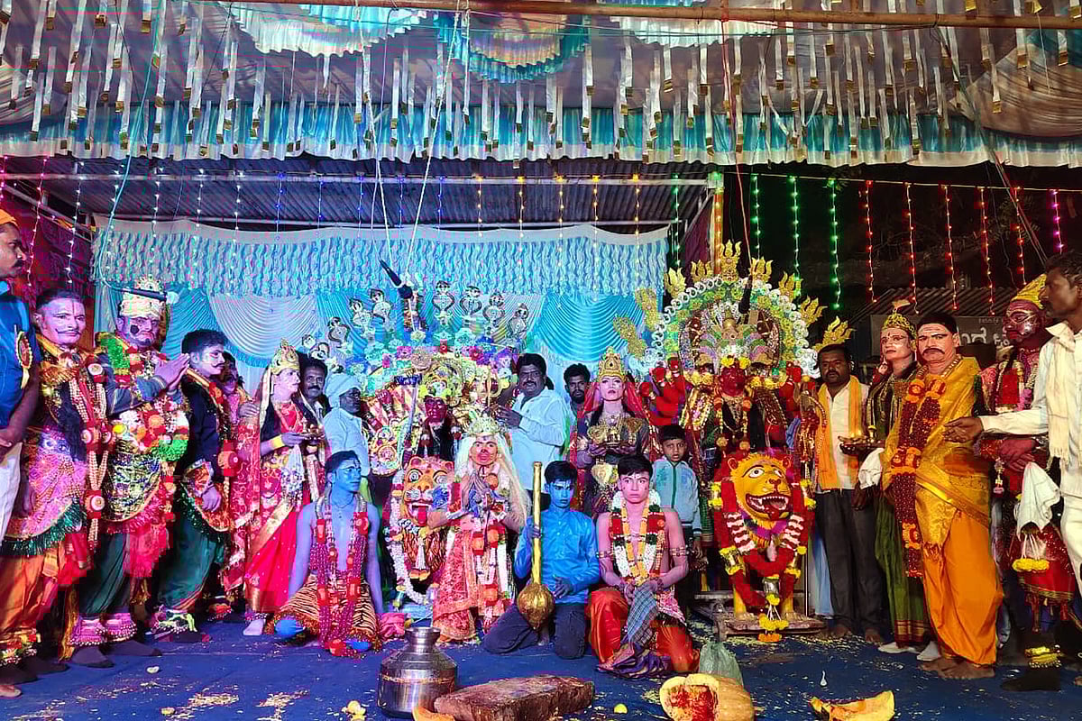 ಬಯಲಾಟ ನಮ್ಮ ಸಂಸ್ಕೃತಿಯ ಪ್ರತೀಕ: ವಿಶ್ವಾರಾಧ್ಯ ಶಿವಾಚಾರ್ಯರು