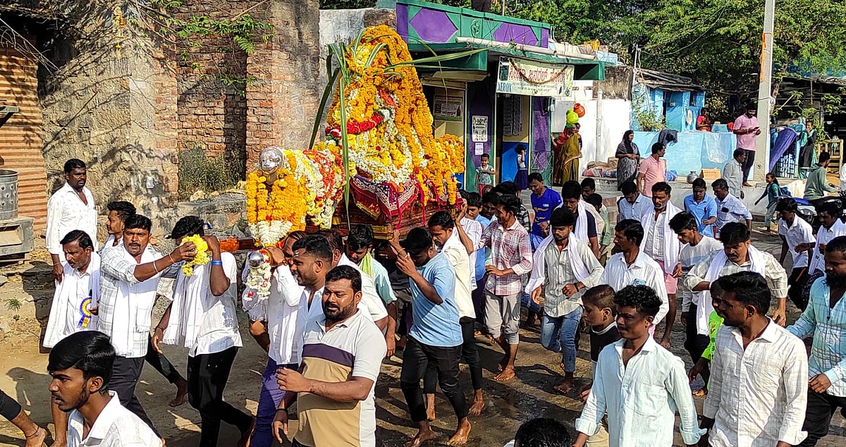 ಕುಷ್ಟಗಿ: ಅವಧೂತ ಮುತ್ಯಾನ ಪಲ್ಲಕ್ಕಿ ಉತ್ಸವಕ್ಕೆ ಚಾಲನೆ