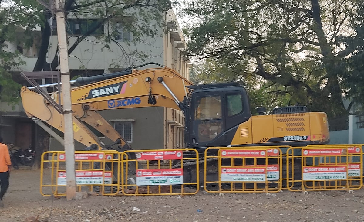 ಜಾಲಹಳ್ಳಿ | ಮರಳು ಅಕ್ರಮ ಸಂಗ್ರಹ: ಯಂತ್ರಗಳು ವಶಕ್ಕೆ