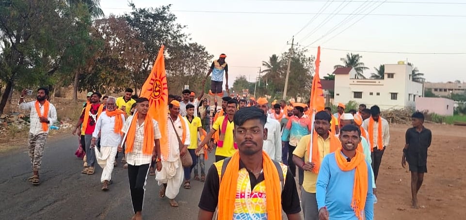 ಮಹಾ ಶಿವರಾತ್ರಿ: ಸಂಗಾಪುರದಿಂದ ಹುಬ್ಬಳ್ಳಿಗೆ ಪಾದಯಾತ್ರೆ