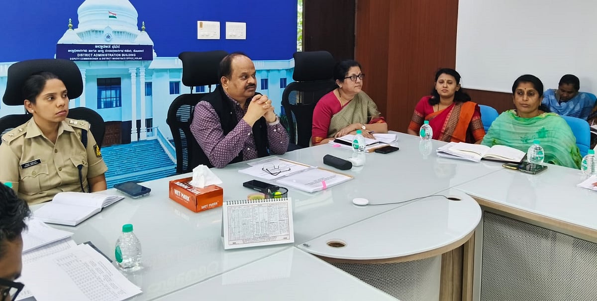 ಕುಡಿಯುವ ನೀರು, ಮೇವಿಗೆ ಕೊರತೆ ಆಗದಿರಲಿ: ಜಿಲ್ಲಾಧಿಕಾರಿ ಎಂ.ಆರ್.ರವಿ ಸೂಚನೆ