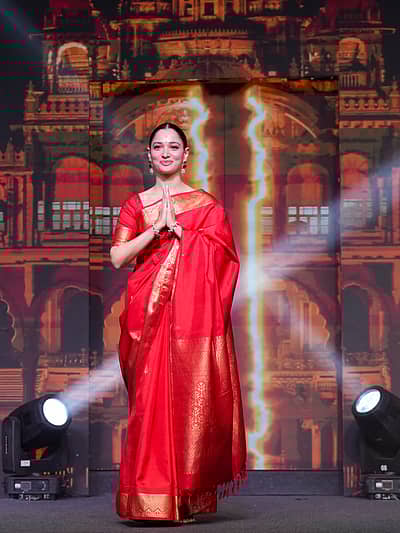 ಜನಪ್ರಿಯ ನಟಿ ತಮನ್ನಾ ಭಾಟಿಯಾ ಅವರು, ಕರ್ನಾಟಕ ಸಾಬೂನು ಮತ್ತು ಮಾರ್ಜಕ ನಿಗಮದ (ಕೆಎಸ್‌ಡಿಎಲ್‌) ರಾಯಭಾರಿಯ ಹೊಣೆಯನ್ನು ಹೊತ್ತುಕೊಂಡಿದ್ದಾರೆ.