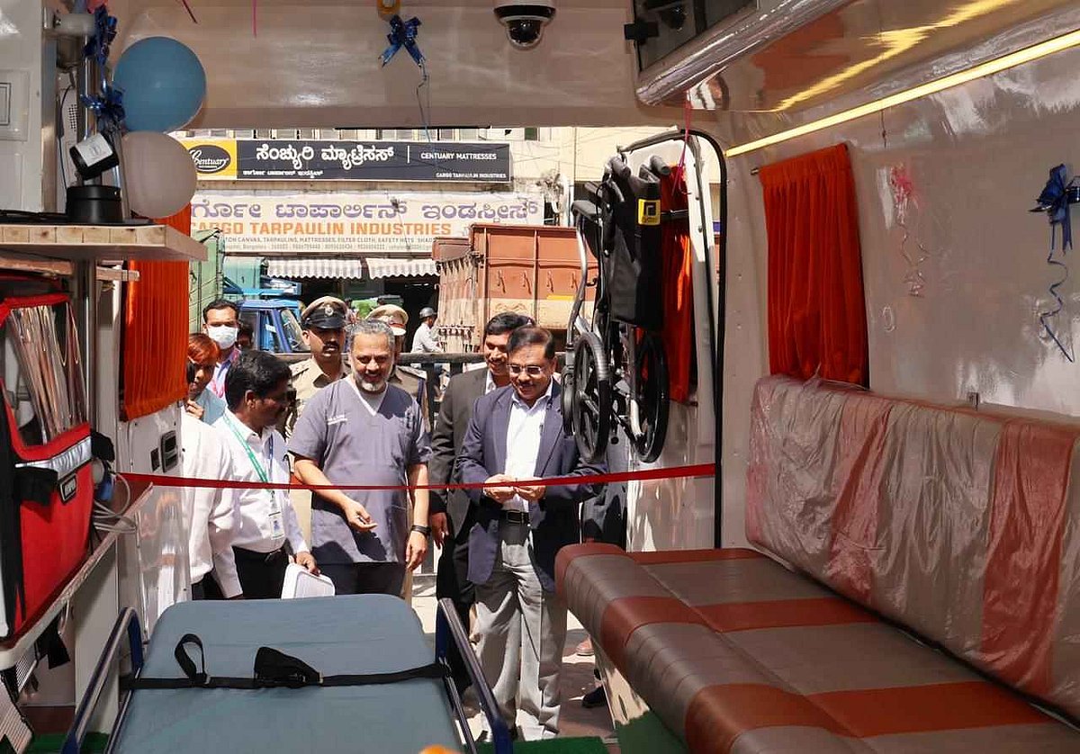 ‘ಸ್ಮಾರ್ಟ್‌ ಆಂಬುಲೆನ್ಸ್’ಗೆ ರಾಜ್ಯ ಪೊಲೀಸ್ ಮಹಾನಿರ್ದೇಶಕ ಎಂ.ಎ.ಸಲೀಂ ಚಾಲನೆ