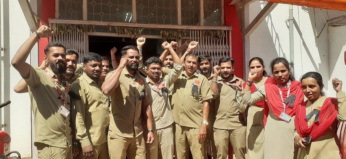 ಸಾಗರ | ವಿವಿಧ ಬೇಡಿಕೆ ಈಡೇರಿಕೆಗೆ ಒತ್ತಾಯ; ಅಂಚೆ ನೌಕರರ ಪ್ರತಿಭಟನೆ