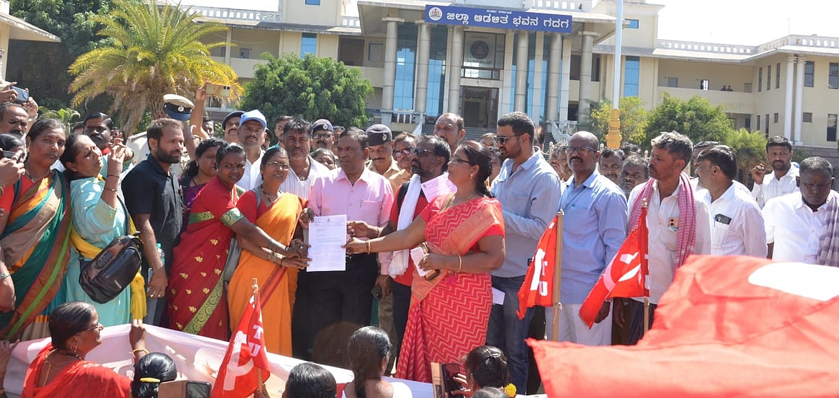 ಮುಷ್ಕರ: ಕಾರ್ಮಿಕರ ಕಲ್ಯಾಣಕ್ಕೆ ₹1 ಸಾವಿರ ಕೋಟಿ ಮೀಸಲಿಡಲು ಆಗ್ರಹ