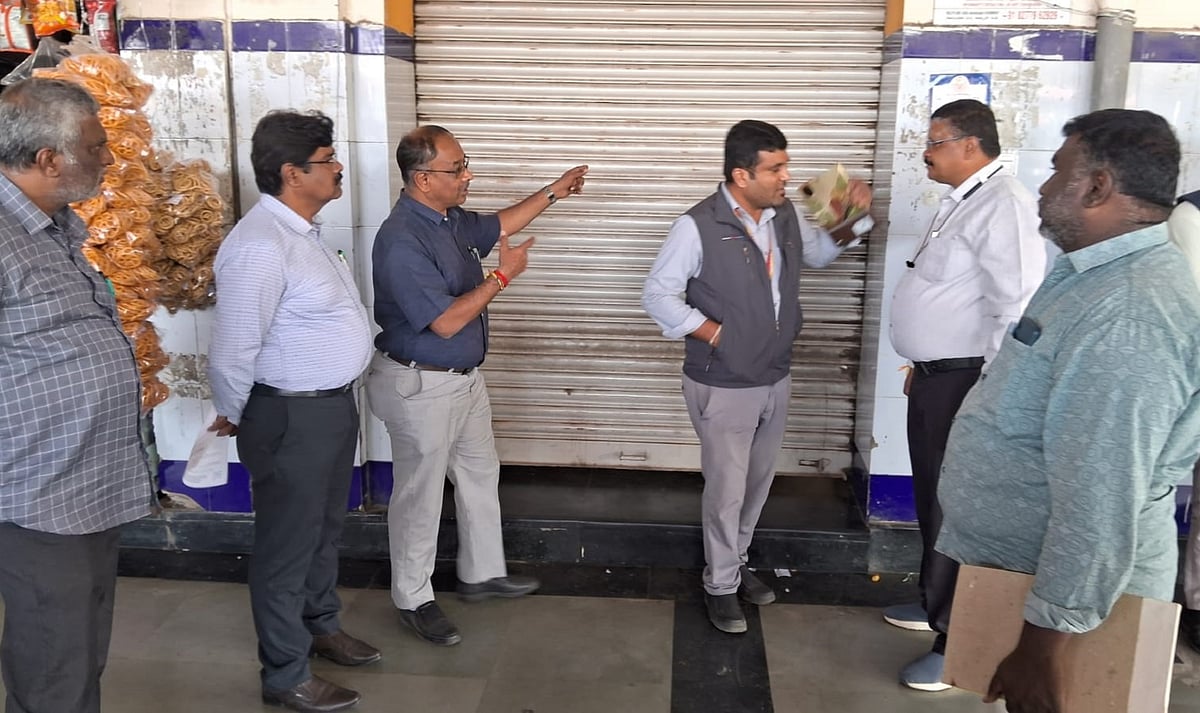 ಕೋಲಾರ | ಬಸ್‌ ನಿಲ್ದಾಣದ ಹೋಟೆಲ್‌ಗೆ ಬೀಗ!