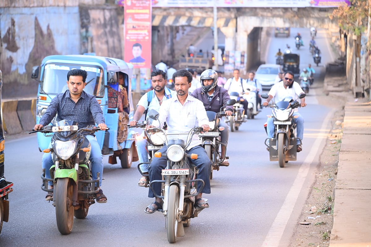 Road Safety: ಬೀದರ್‌ನ ಬಹುತೇಕರಿಗೆ ಬೇಕಿಲ್ಲ ಹೆಲ್ಮೆಟ್‌, ಇಲ್ಲ ಪೊಲೀಸರ ಭಯ..