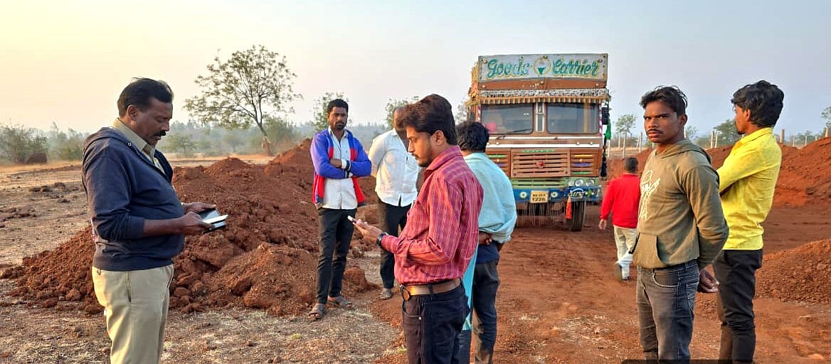 ಅಕ್ರಮ ಕಲ್ಲು ಗಣಿಗಾರಿಕೆ; ವಾಹನ, ಟಿಲ್ಲರ್‌ ಜಪ್ತಿ