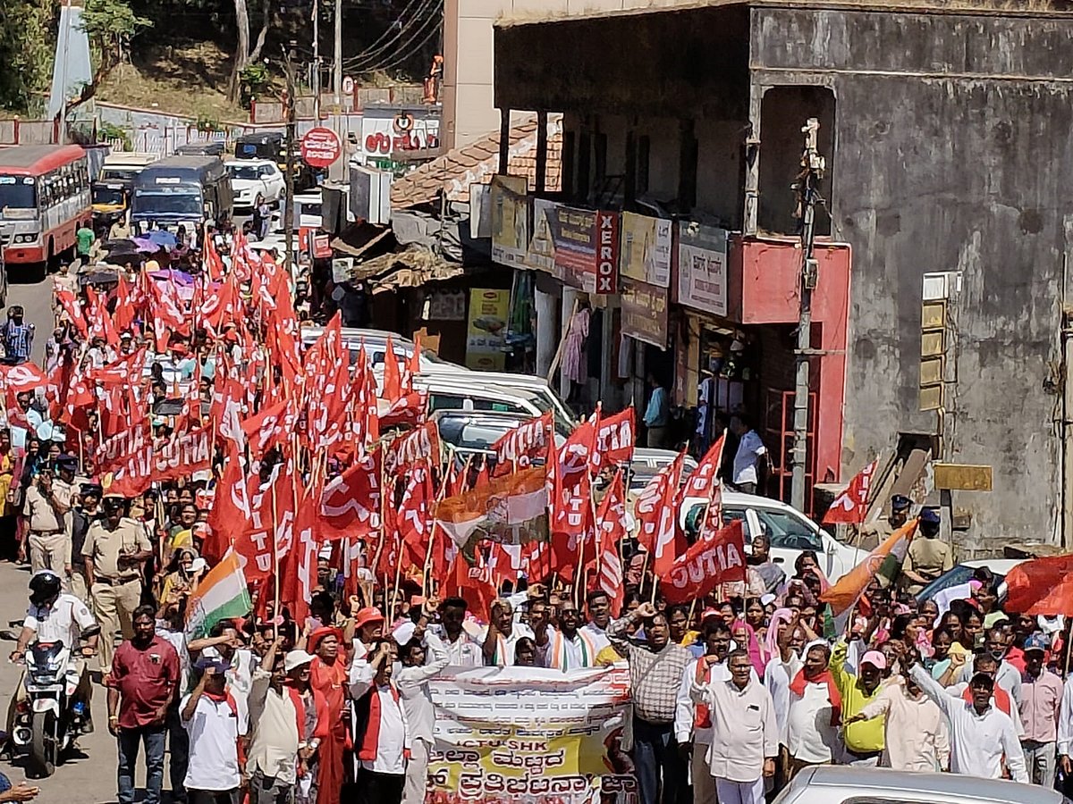 ಮಡಿಕೇರಿ | ಕಾರ್ಮಿಕ ಸಂಹಿತೆ ವಾಪಸ್ ಪಡೆಯಿರಿ, ದುಡಿಯುವ ವರ್ಗವ ರಕ್ಷಿಸಿ–ಮಡಿಕೇರಿ