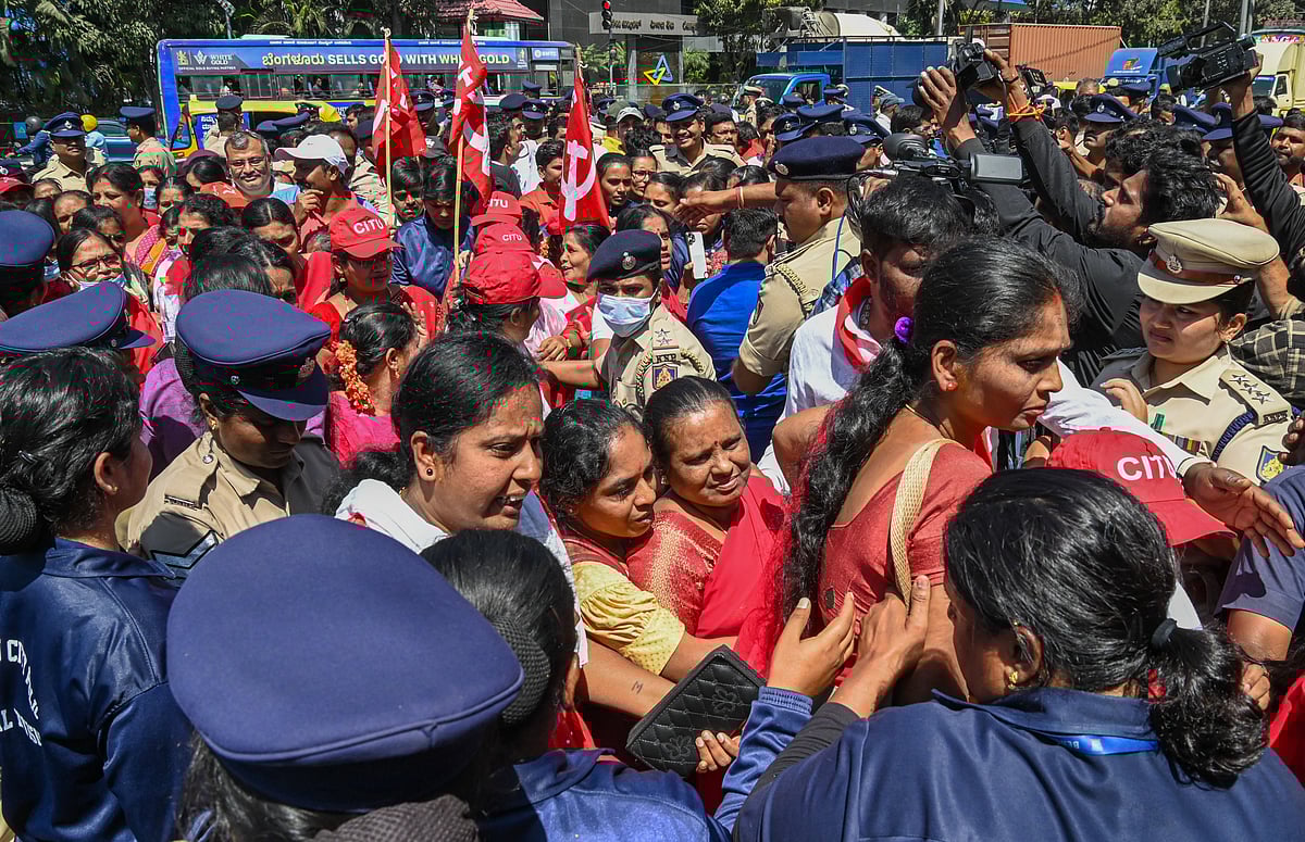 ಭಾರತ್ ಬಂದ್: ಉತ್ಪಾದನೆ ಸ್ಥಗಿತಗೊಳಿಸಿ ಕಾರ್ಮಿಕರ ಮುಷ್ಕರ