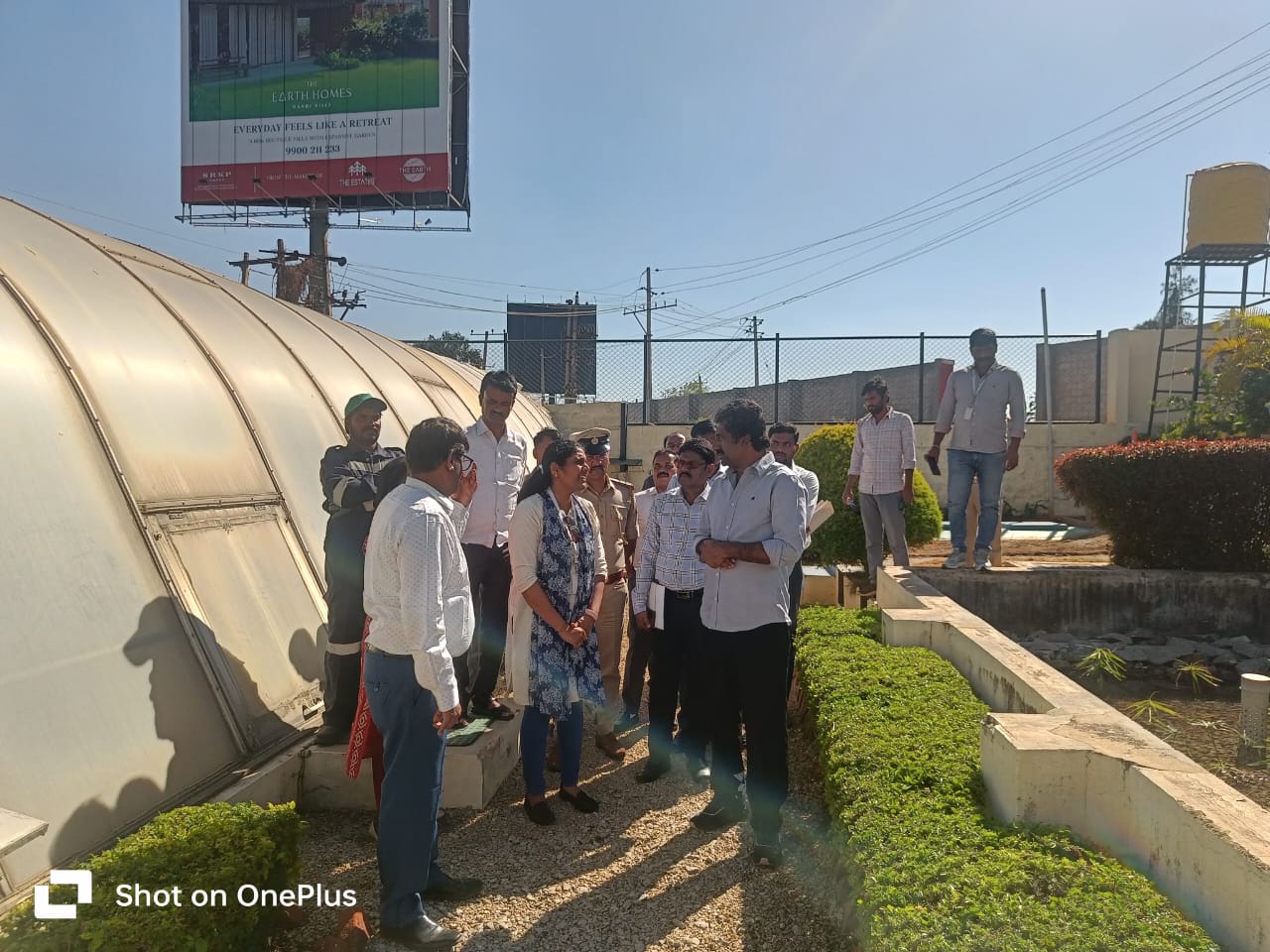 ದೇವನಹಳ್ಳಿ ಪಟ್ಟಣದ ಎಸ್‌ಎಫ್‌ಟಿಪಿ ಘಟಕ ಹಾಗೂ ಸಿಹಿನೀರು ಕೆರೆಯ ನೀರು ಸಂಸ್ಕರಣಾ ಘಟಕಗಳಿಗೆ ಪೌರಾಡಳಿತ ಮತ್ತು ಹಜ್ ಸಚಿವ ರಹೀಂ ಖಾನ್ ಅಧಿಕಾರಿಗಳೊಂದಿಗೆ ಭೇಟಿ ನೀಡಿ ಮಾಹಿತಿ ಪಡೆದರು