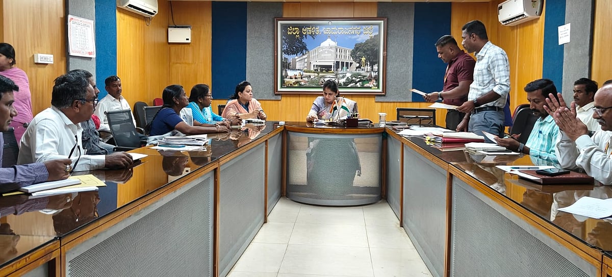 ಅಸಂಘಟಿತ ವಲಯಗಳ ಕಾರ್ಮಿಕರಿಗೆ ಪಿಂಚಣ: ಜಿಲ್ಲಾಧಿಕಾರಿ ಶ್ರೀರೂಪ ಸೂಚನೆ
