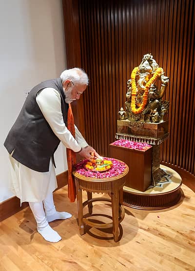 ರೈಸಿನಾ ಹಿಲ್‌ ಪ್ರದೇಶದ ಸೌತ್ ಬ್ಲಾಕ್‌ನಲ್ಲಿದ್ದ ಪ್ರಧಾನಿ ಕಾರ್ಯಾಲಯ ಇನ್ನು ಮುಂದೆ  ಸೇವಾ ತೀರ್ಥಕ್ಕೆ ಸ್ಥಳಾಂತರಗೊಳ್ಳಲಿದೆ.  