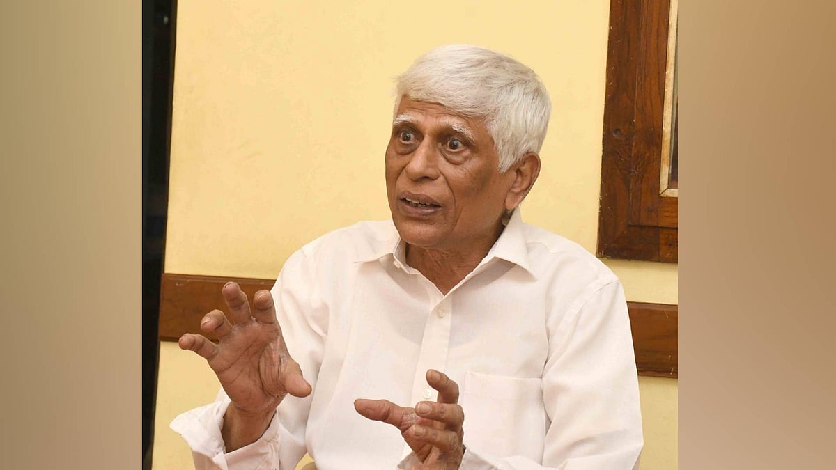 World Radio Day: ಪ್ರದೇಶ ಸಮಾಚಾರ ಓದುತ್ತಿರುವವರು ನಾಗೇಶ ಶಾನಭಾಗ...