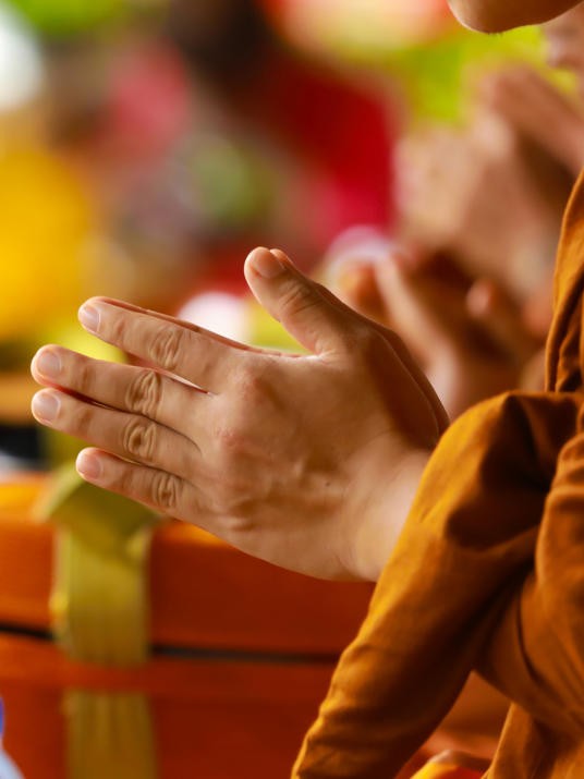 ಕಾರ್ಯಕ್ರಮ ಆಯೋಜಿಸಿನೀವೇನಾದರೂ ಖಾಸಗಿ ಬಡಾವಣೆಗಳಲ್ಲಿದ್ದರೆ ಸಂಗೀತ, ನಾಟಕದಂತಹ ಸಾಂಸ್ಕೃತಿಕ ಕಾರ್ಯಕ್ರಮಗಳನ್ನು ಆಯೋಜಿಸಿ ಅದರಲ್ಲಿ ತೊಡಗಿಕೊಳ್ಳಿ.