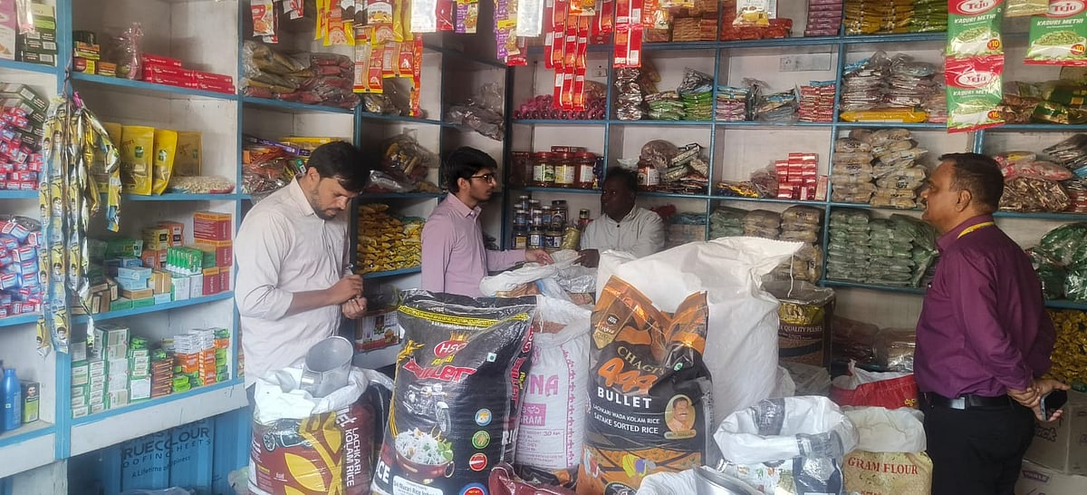 ಕೊಳ್ಳೇಗಾಲ| ಅಂಗಡಿ, ಹೋಟೆಲ್‌, ಬೇಕರಿಗಳಲ್ಲಿ ಕಳಪೆ ಸಾಮಗ್ರಿ: 2 ಅಂಗಡಿ ಬಂದ್