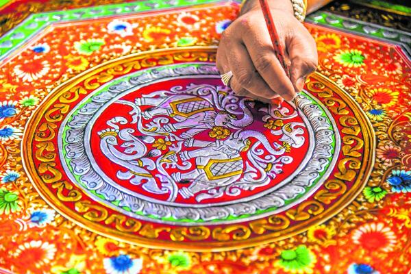 ಟಿಪಾಯಿ ಮೇಲೆ ಕಿನ್ನಾಳ ಕಲೆ