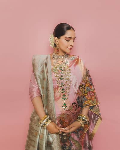 ತುಂಬು ಗರ್ಭಿಣಿ ಸೋನಮ್ ಅವರಿಗೆ ಕುಟುಂಬಸ್ಥರು ಕೆಲ ದಿನಗಳ ಹಿಂದೆ ಸೀಮಂತ ಶಾಸ್ತ್ರ ಮಾಡಿದ್ದರು.