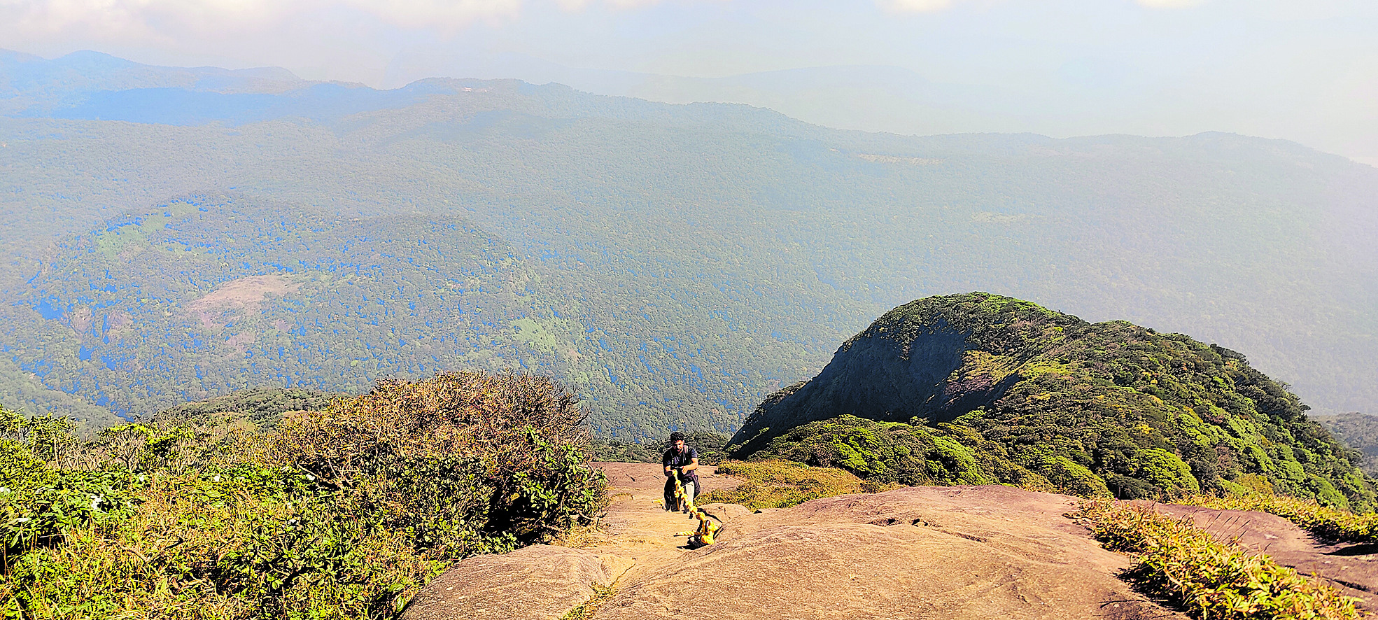 ಹಗ್ಗ ಹಿಡಿದು ಹತ್ತುವ ಸಾಹಸ