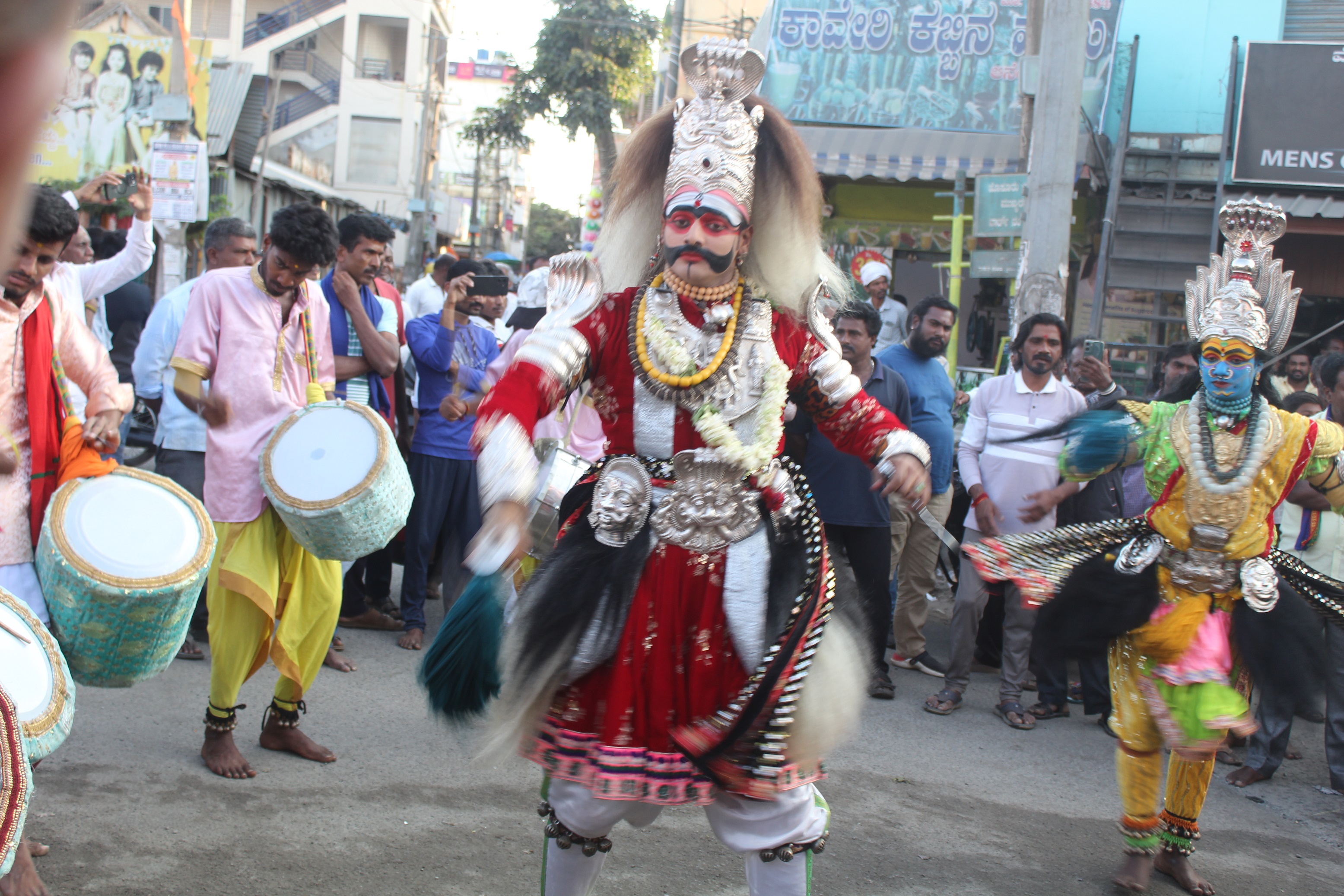 ಮೆರವಣಿಗೆಯಲ್ಲಿ ವೀರಗಾಸೆ ನೃತ್ಯ