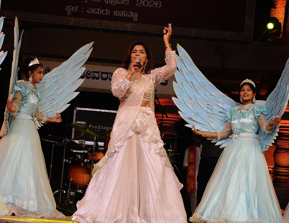 ಹಂಪಿ ಉತ್ಸವ: ‘ಮಧುರ ಪಿಸು ಮಾತಿಗೆ’ ಮನ ಸೋತ ಮಂದಿ