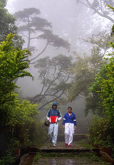 ವ್ಯಾಲೆಂಟೈನ್ಸ್ ಡೇ ಸಂಭ್ರಮಕ್ಕೆ ನಂದಿಬೆಟ್ಟದತ್ತ ಜೋಡಿಗಳ ಪ್ರಯಾಣಈ ದಿನ ಯುವಕ-ಯುವತಿಯರು ಪ್ರವಾಸಿತಾಣಗಳಿಗೆ ಭೇಟಿ ನೀಡಿ ಪ್ರಕೃತಿಯ ನಡುವೆ ತಮ್ಮ ಪ್ರೀತಿಯನ್ನು ವ್ಯಕ್ತಪಡಿಸಲು ಇಚ್ಛಿಸುತ್ತಾರೆ. ಅನೇಕ ಪ್ರೇಮಿಗಳು ತಮ್ಮ ಪ್ರೀತಿಯನ್ನು ವ್ಯಕ್ತಪಡಿಸಲು ಬೆಂಗಳೂರಿಗೆ ಸಮೀಪವಿರುವ ಚಿಕ್ಕಬಳ್ಳಾಪುರದ ನಂದಿ ಬೆಟ್ಟಕ್ಕೆ ಹೋಗಿ ತಮ್ಮ ಪ್ರೀತಿಯನ್ನು ಹೇಳಿಕೊಳ್ಳಬೇಕೆಂದು ಯೋಜಿಸುತ್ತಾರೆ.