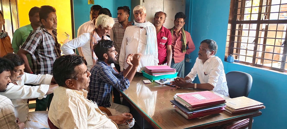 ಹೊಳೆಹೊನ್ನೂರು:  ಸಮರ್ಪಕ ವಿದ್ಯುತ್ ಪೂರೈಸುವಂತೆ ರೈತರ ಪ್ರತಿಭಟನೆ