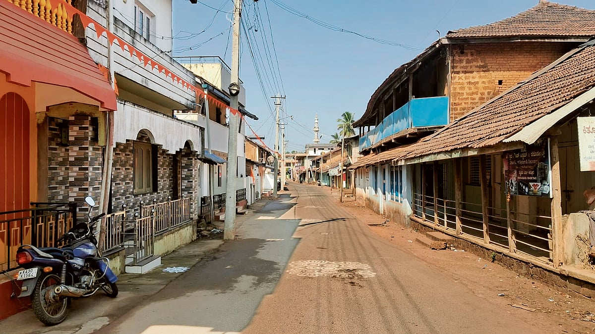 ಯಲ್ಲಾಪುರದ ಹೊರ ಮಂಗಳವಾರ!