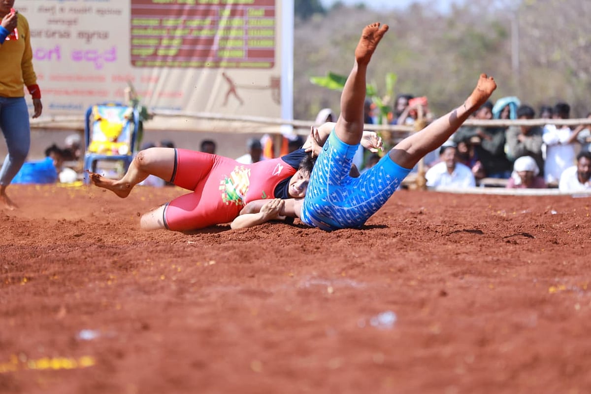 ಹಂಪಿ ಉತ್ಸವ: ಪ್ರೇಕ್ಷಕರ ಮೈನವಿರೇಳಿಸಿದ ಕುಸ್ತಿ ಪಂದ್ಯಾವಳಿ